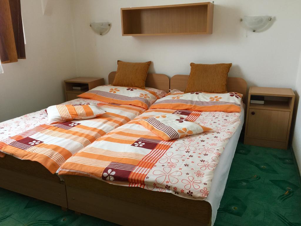 Karcag Akacliget Gyogy-Es Strandfuerdo חדר תמונה